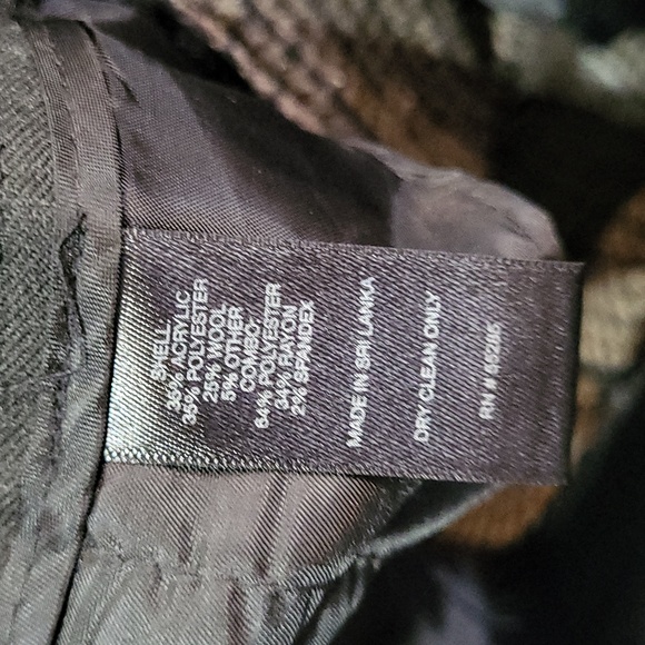 Express Shorts - Picture 11 of 12